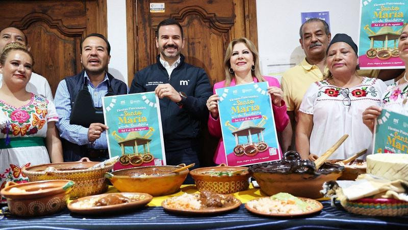 Mole y tradición, en las Fiestas Patronales de Santa María, Morelia 