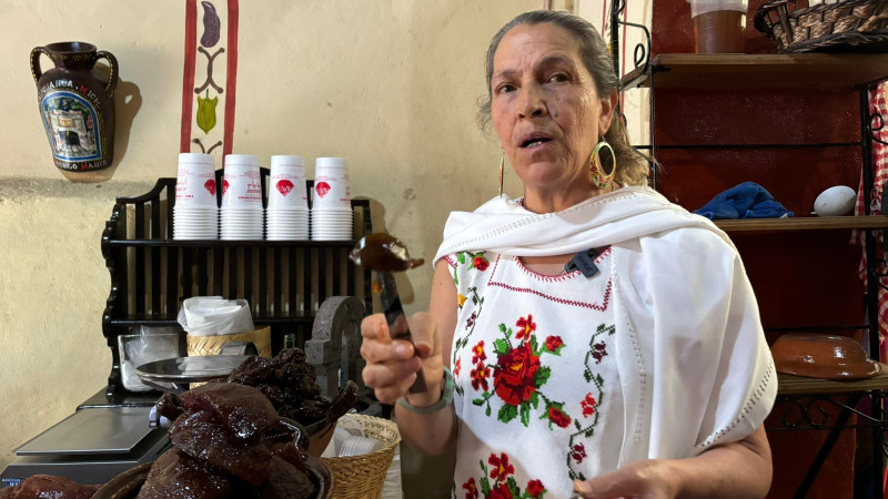 A casi 100 años de tradición, "Conservas Tres Generaciones" deleita al turismo de Tlalpujahua 