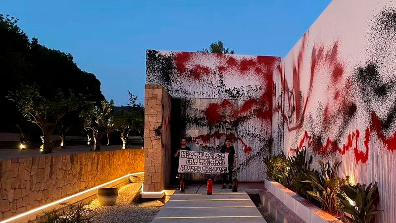 Ambientalistas vandalizan casa de Lionel Messi en Ibiza 