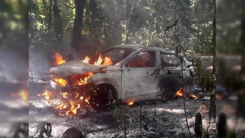 Aumentan a 3 los cuerpos calcinados hallados en auto en Uruapan, Michoacán 