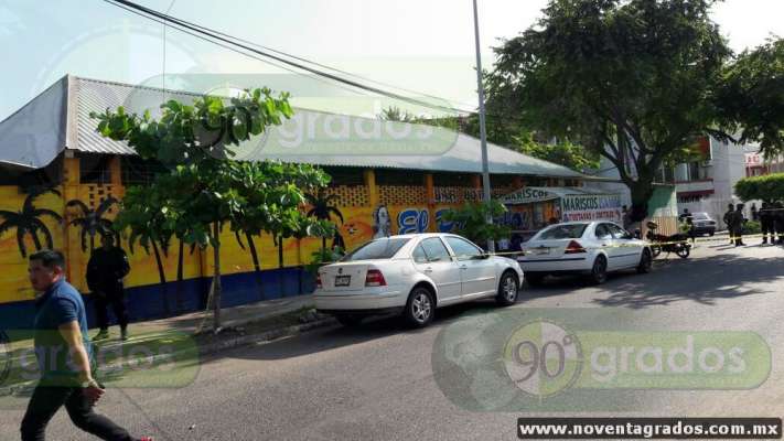 Asesinan  a hombre afuera de restaurante en Lázaro Cárdenas, Michoacán - Foto 1 