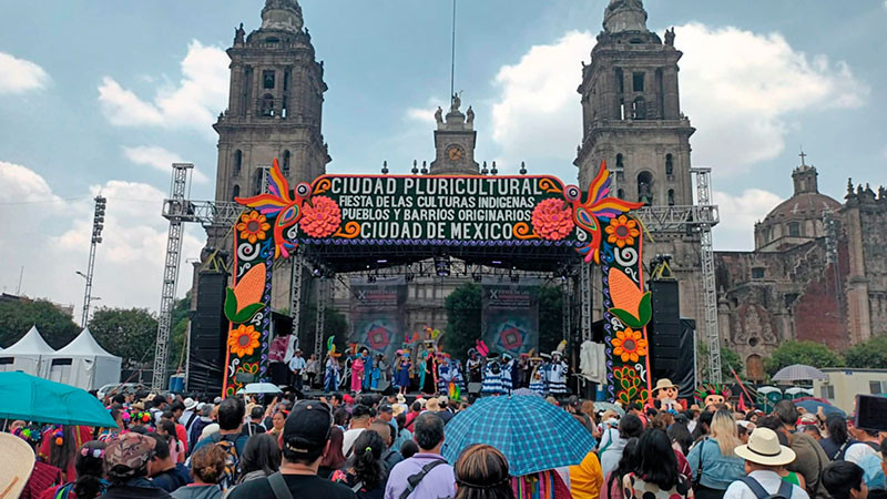 Grupos indígenas llenaron de colorido las calles de CDMX con la MEGACALENDA 2024 