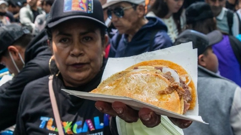 Tlaxcala logra nuevo Récord Guinness de la mano de más de 30 mil tacos de canasta 