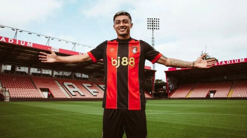 FC Barcelona vende al mexicano Julián Araujo al Bournemouth de la Premier League 