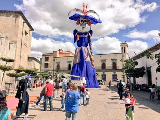 Exhiben en Zapotlanejo, Jalisco, la catrina más grande de México 