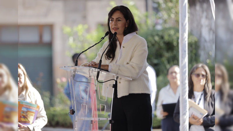 Michoacán, sin déficit de maestros: Gabriela Molina 