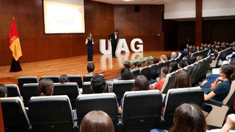 Cirujanos Dentistas inician su formación en la UAG 