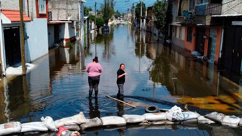 Luego de casi un mes, comienza a disminuir nivel del agua en zona inundada de Chalco 