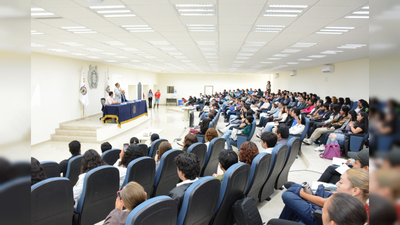 Estudiantes recipiendarios del Premio Padre de la Patria, representan lo mejor de la UMSNH: Rectora 