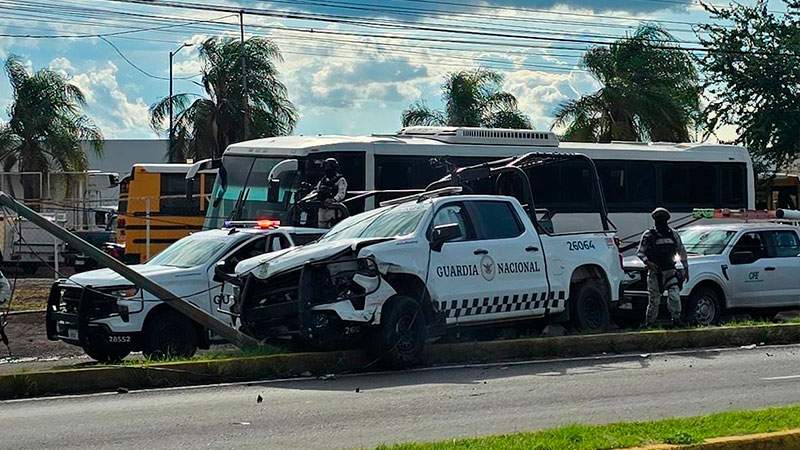 Choque de patrulla de la GN y taxi deja dos heridos en Zamora  