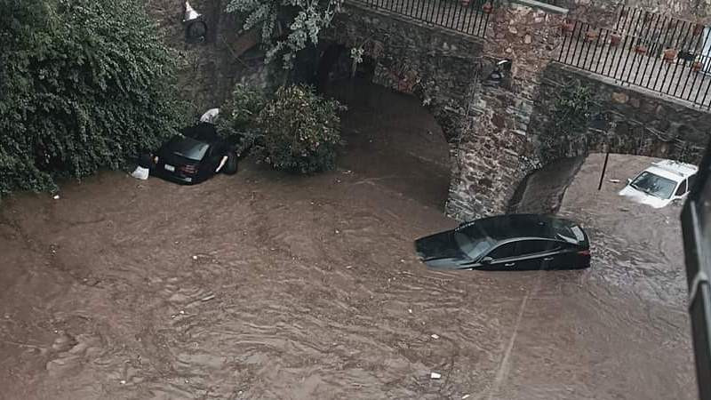 Se registran inundaciones y daños por fuerte tromba en Guanajuato, Guanajuato 