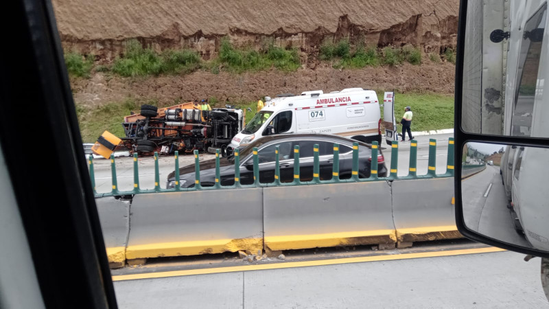 Tráiler embiste a trabajadores de Capufe en la México-Puebla; reportan tres muertos y seis heridos 