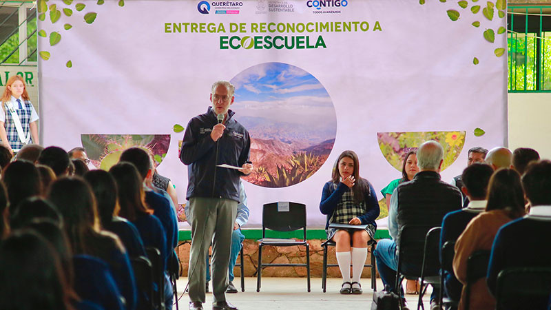 Entrega Marco Del Prete certificado de EcoEscuelas en Colón, Querétaro 