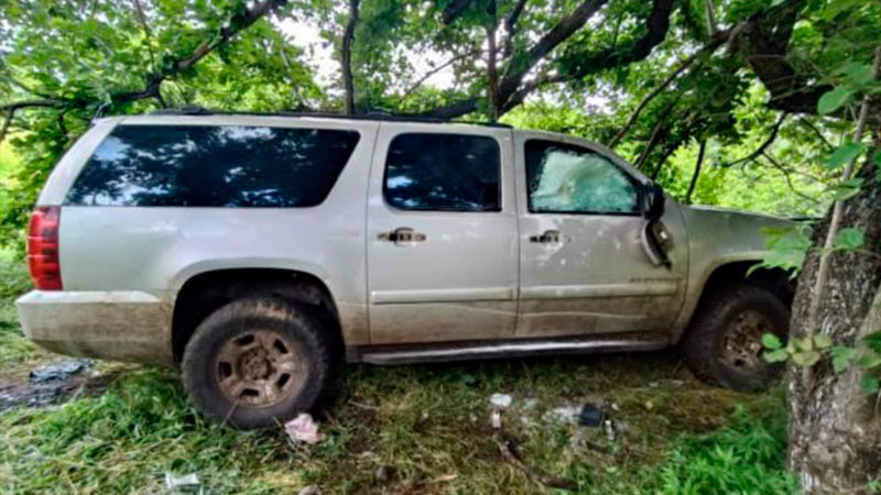 Aseguran vehículos, municiones y explosivos en Parácuaro, Michoacán 