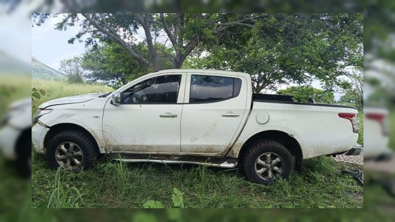 Aseguran vehículos, municiones y explosivos en Parácuaro, Michoacán 