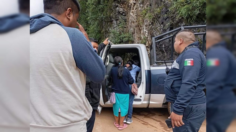  Localizan a dos hombres desaparecidos tras deslave en Pinal de Amoles, Querétaro