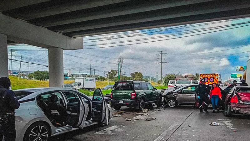 Aparatosa carambola en la autopista federal 57 México- Querétaro 