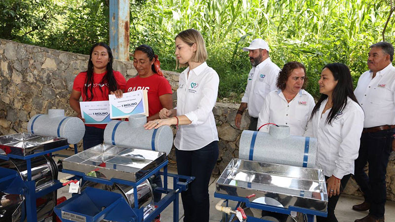 Entregó SEDIF molinos para nixtamal en Jalpan de Serra, Querétaro 