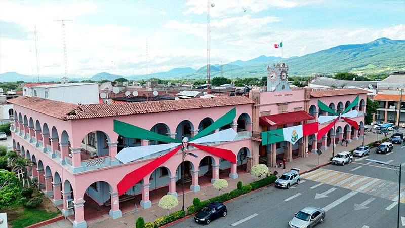 Fiestas patrias se llevarán con tranquilidad y orden en Apatzingán: Fanny Arreola  