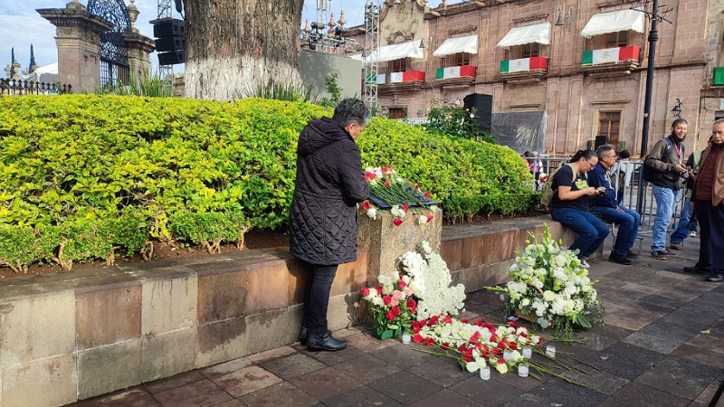 Rinden guardia de honor a víctimas de atentado del 15 de septiembre del 2008 en Morelia, Michoacán 