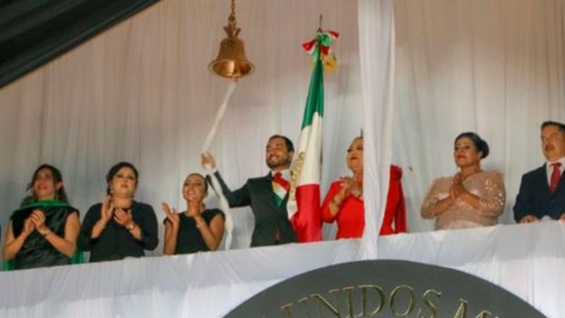 Celebran 214 años del Grito de Independencia en Los Reyes, Michoacán  