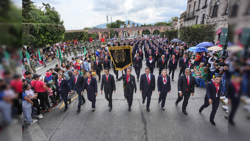 Con templanza y fuerza las y los nicolaitas participaron en el desfile del 16 de septiembre 