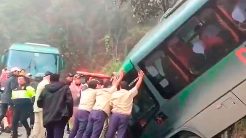 Cuatro mexicanos con fracturas múltiples tras accidente de autobús en Perú, confirma SRE 