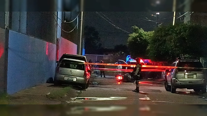 Mujer motociclista es asesinada a balazos en Celaya, Guanajuato