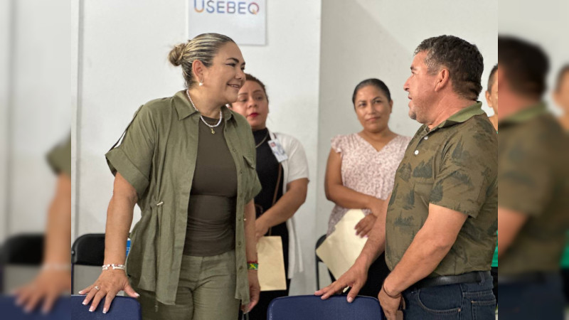 Dotan de mobiliario educativo a 37 escuelas de la sierra gorda, en Querétaro 