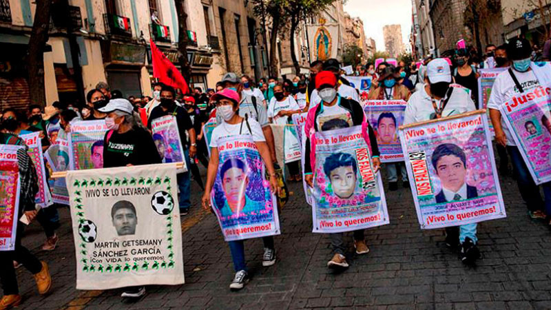 Mamás y papás de los 43 desaparecidos de Ayotzinapa siguen su lucha  