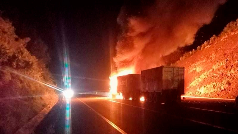 Se incendia tráiler en la Siglo XXI 