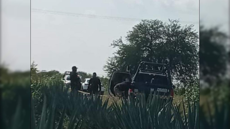 Abandonan cuerpo con huellas de violencia sobre la carretera Panamericana  Apaseo el Alto-Querétaro 