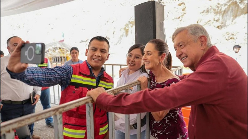 Claudia Sheinbaum promete continuar con construcción de caminos artesanales en Oaxaca 