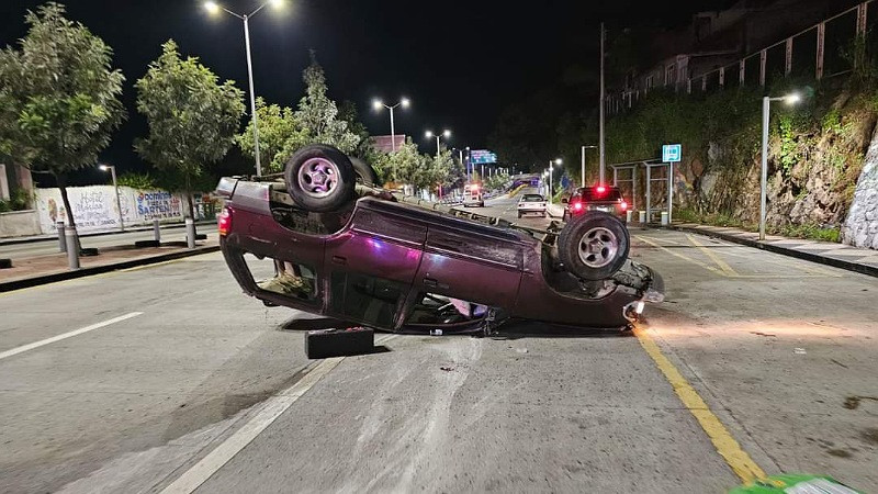 Saldo de una persona muerta y dos heridas dejó un choque en Zitácuaro, Michoacán 