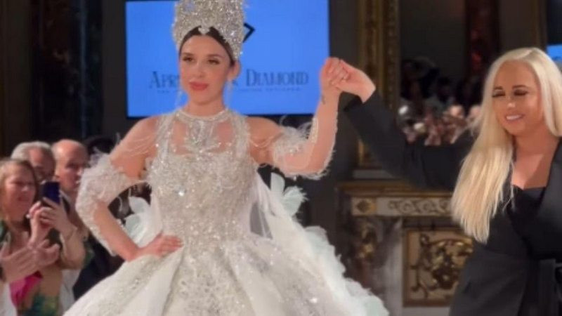 Emma Coronel, esposa de Joaquín Guzmán, debuta en la Semana de la Moda de Milán 