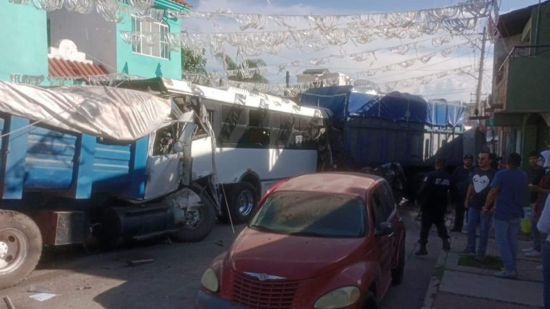 Camión sin frenos arrasa con todo a su paso: Dos muertos, cuatro heridos y una estela de destrucción en La Piedad, Michoacán 