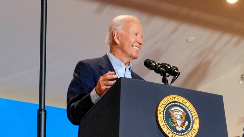 La inteligencia artificial "va a cambiar nuestro modo de vida", advierte Biden 