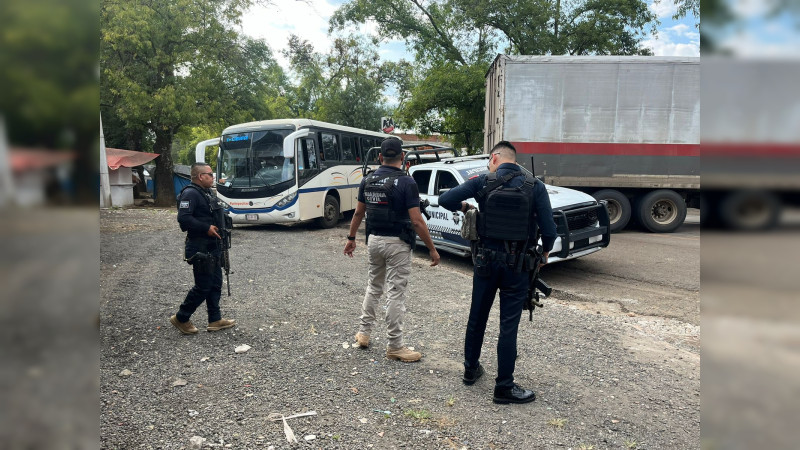 Secuestran autobús en la carretera Morelia - Quiroga; autoridades de Michoacán despliegan operativo 