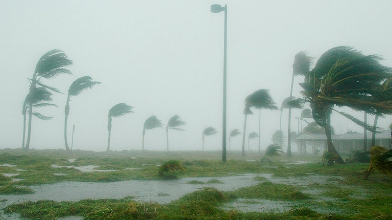 Dan orden de evacuación a miles de personas en Florida, ante llegada de 'Helene' 