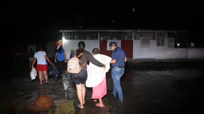 Ayuntamiento de Coahuayana, Michoacán, activa protocolos ante amenaza del huracán John: Recibe a primeros albergados 