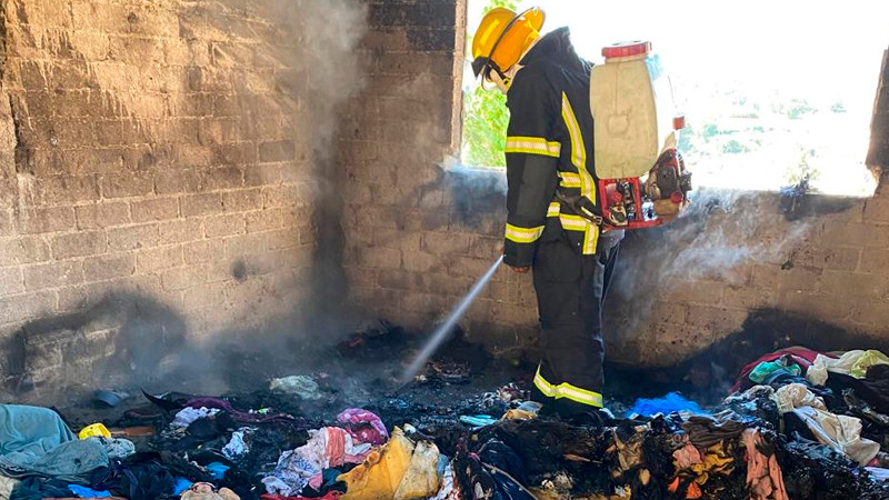 Se incendia vivienda en Zitácuaro, Michoacán; solo hubo daños materiales 