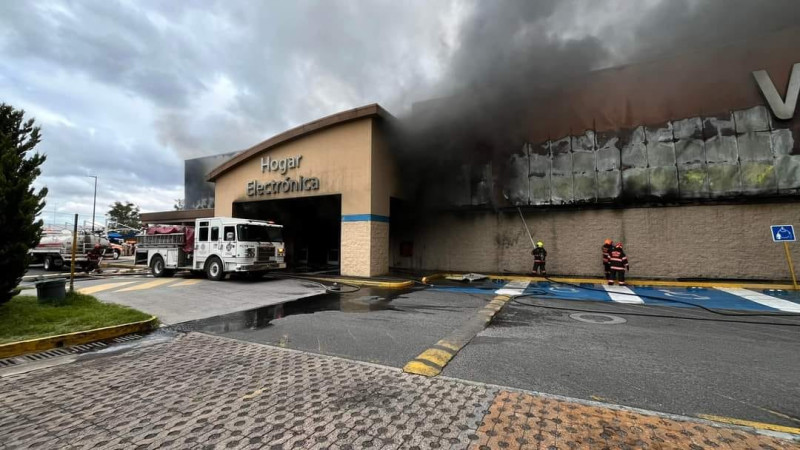 Se incendia centro comercial de Jalisco; no se reportan personas lesionadas 