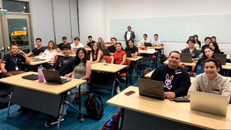 Alumnos de la UAG se sumergen a la industria tecnológica en Oracle 