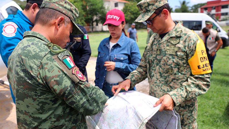 Tras huracán John, Fanny Arreola reparte víveres en comunidades más necesitadas