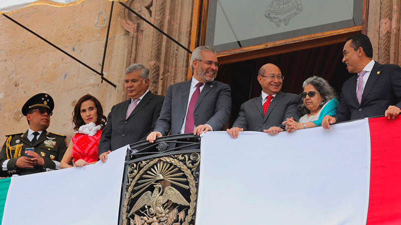 Con Desfile Cívico Militar celebra Michoacán el 259 Aniversario del Natalicio de Morelos