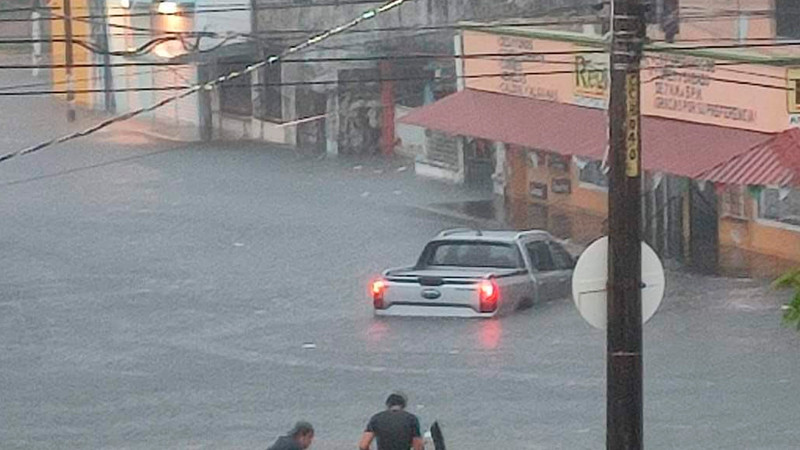 Suspenden clases en 5 municipios de Veracruz por fuertes lluvias 