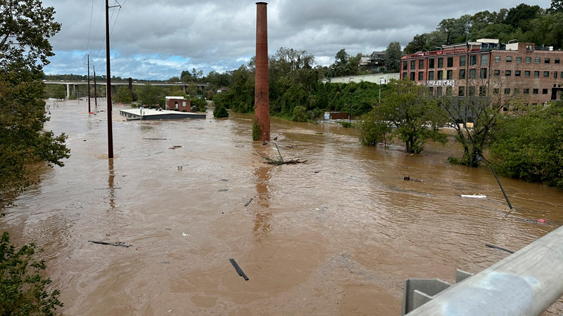 Aumenta a más 200 número de víctimas tras paso de 'Helene' por sureste de EEUU 