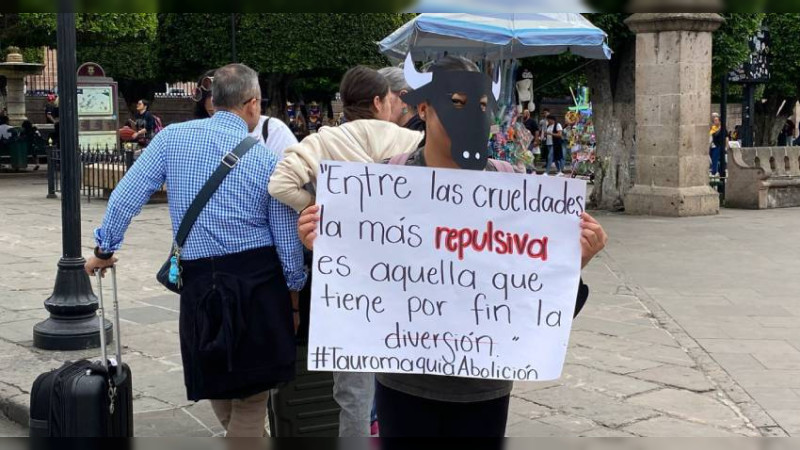 Se manifiestan en Morelia, Michoacán, contra la tauromaquia 