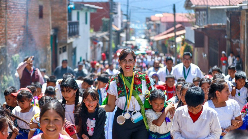 Más de 33 mil niños de comunidades indígenas estudian con libros en su lengua: Secretaría Educación Michoacán 