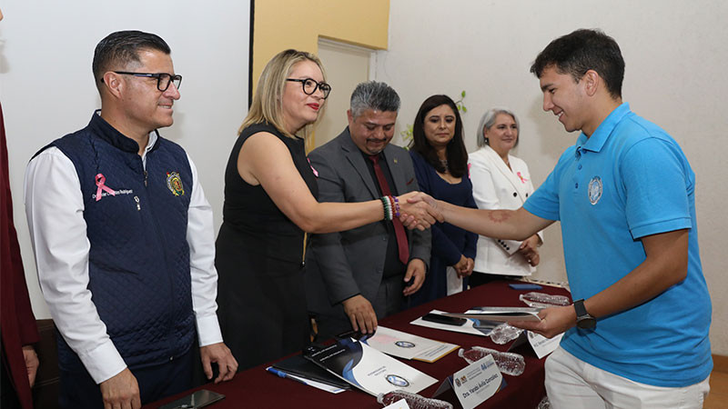 Cuidemos nuestra Universidad Michoacana, trabajemos y seamos honestos: Yarabí Ávila 